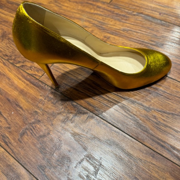 Shoes - Picture 2 of 3